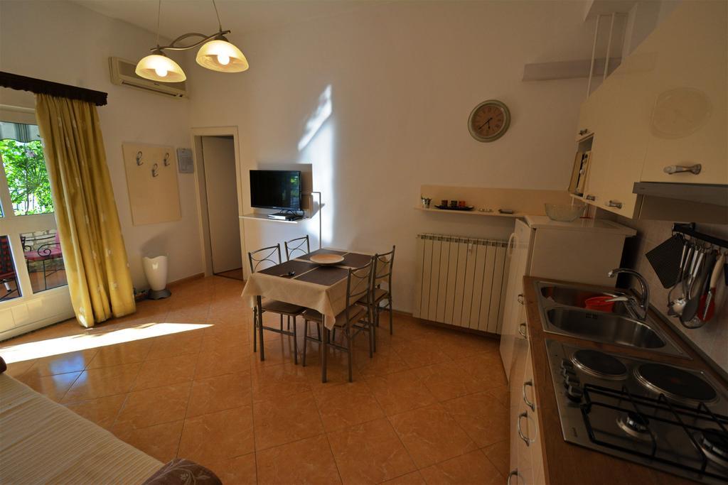 Apartments Nela Poreč Buitenkant foto